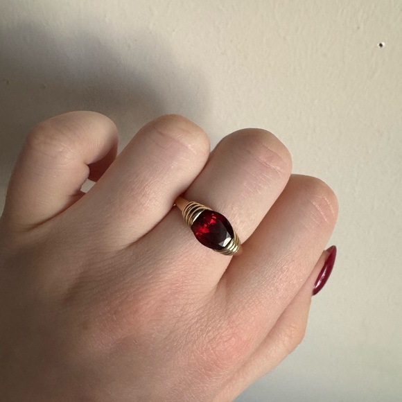 Mejuri Garnet Heirloom Ring - size 9 - Picture 4 of 8